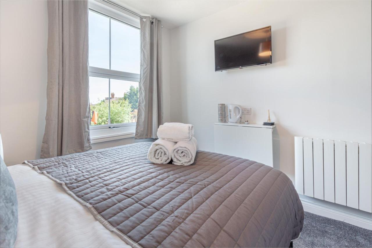 Host & Stay - The Bull Inn, 3 Double Rooms Fernhill Heath Esterno foto